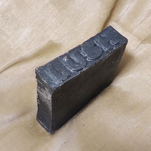Lush charcoal face soap - Picture 2 of 4